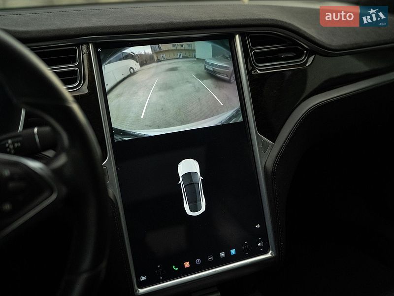 Лифтбек Tesla Model S 2016 в Черновцах