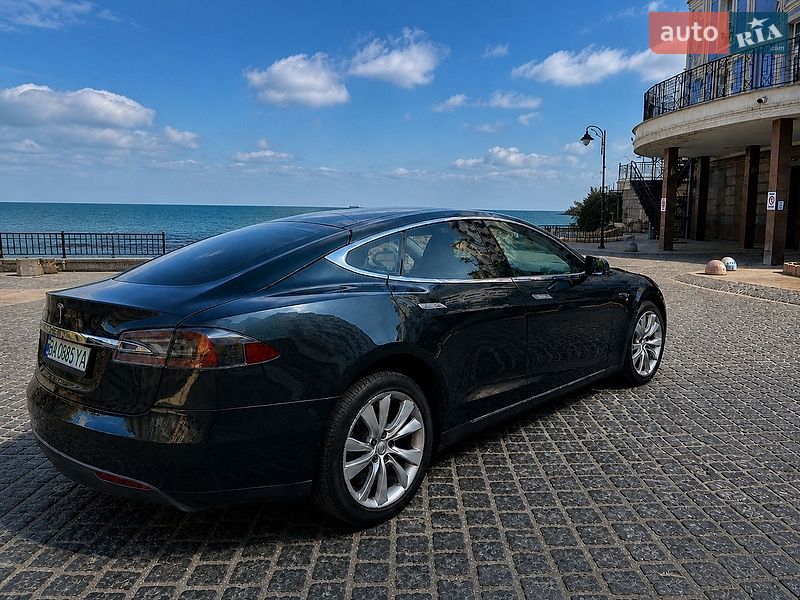 Tesla Model S 2012