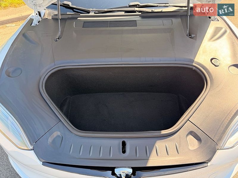 Лифтбек Tesla Model S 2021 в Киеве фото 18 Лифтбек Tesla Model S 2021 в Киеве