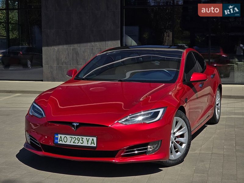 Лифтбек Tesla Model S 2020 в Ужгороде