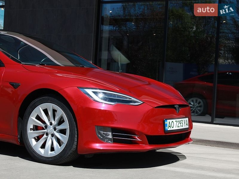 Лифтбек Tesla Model S 2020 в Ужгороде