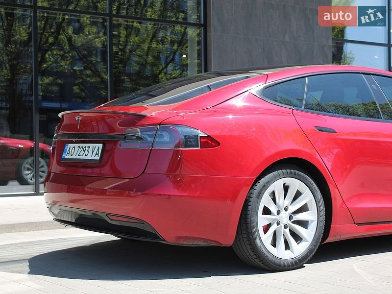 Лифтбек Tesla Model S 2020 в Ужгороде