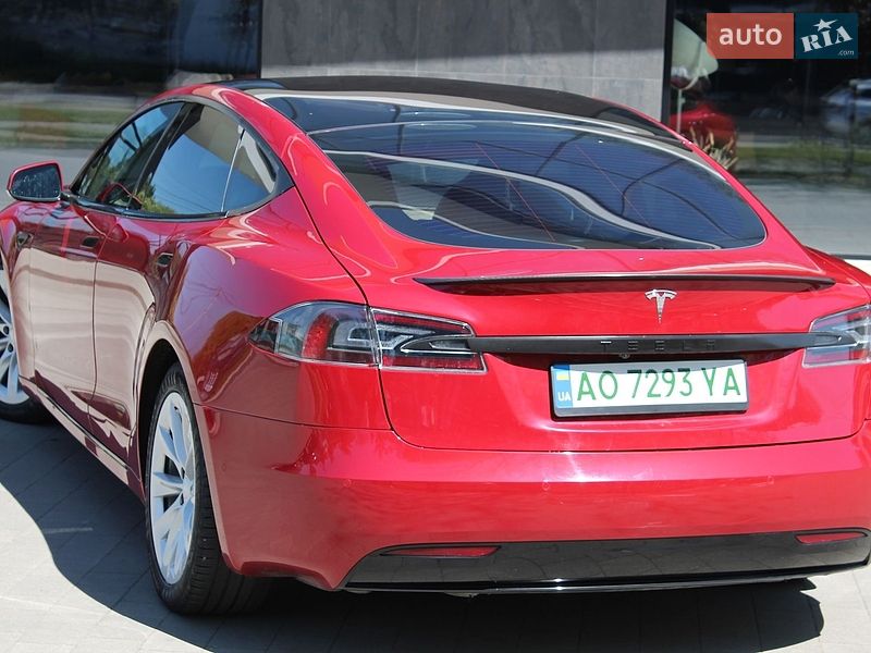 Лифтбек Tesla Model S 2020 в Ужгороде