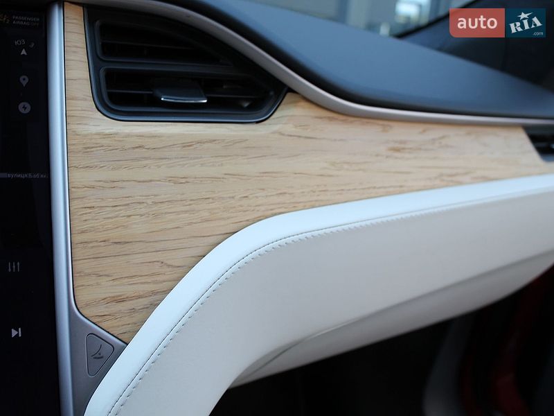Лифтбек Tesla Model S 2020 в Ужгороде