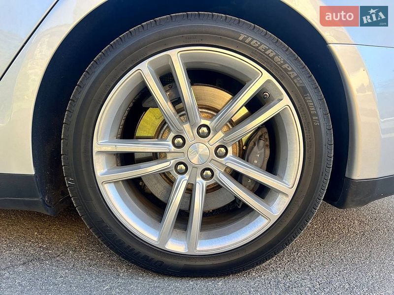 Лифтбек Tesla Model S 2013 в Киеве