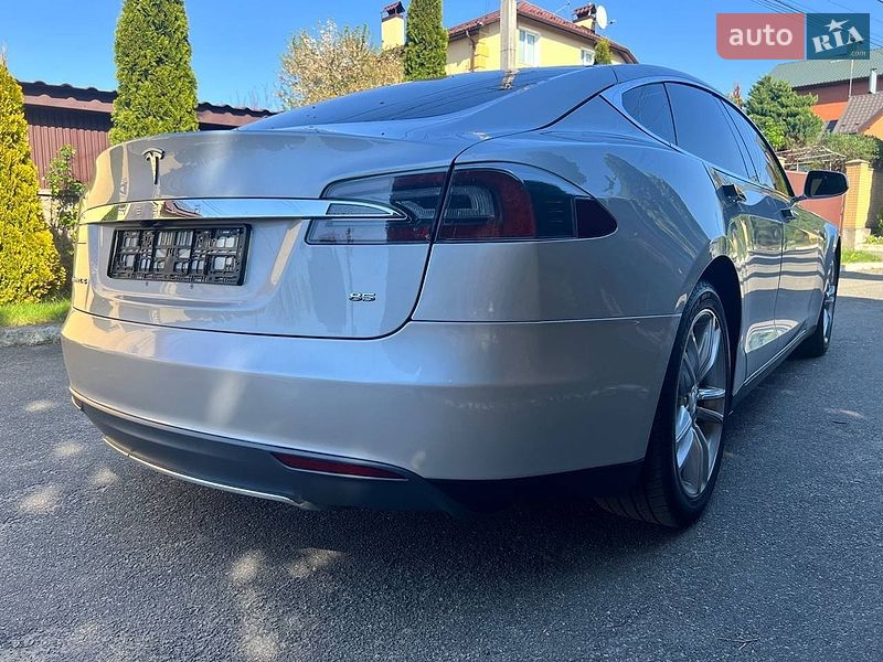 Лифтбек Tesla Model S 2013 в Киеве