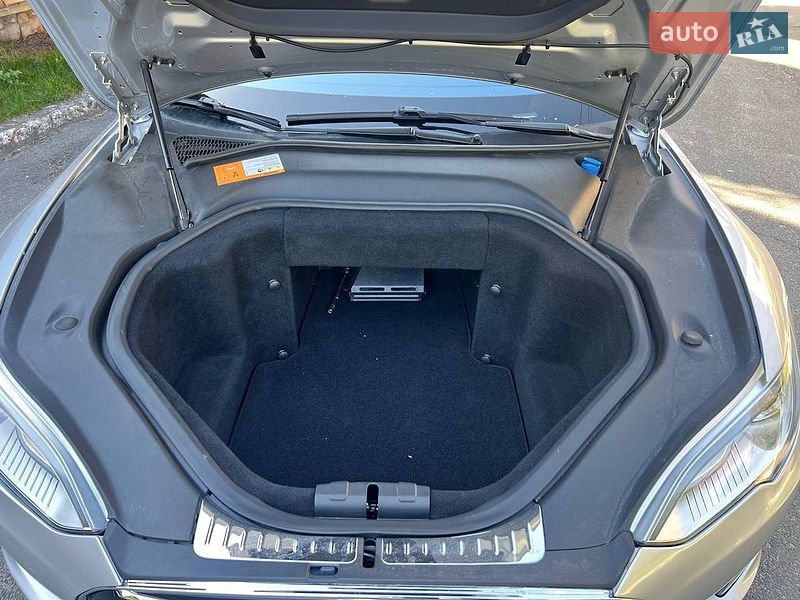 Лифтбек Tesla Model S 2013 в Киеве