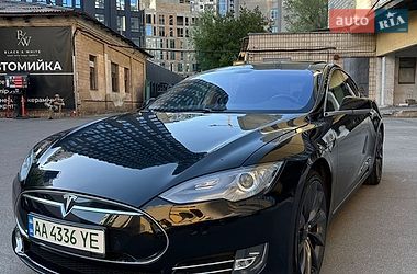 Лифтбек Tesla Model S 2014 в Киеве