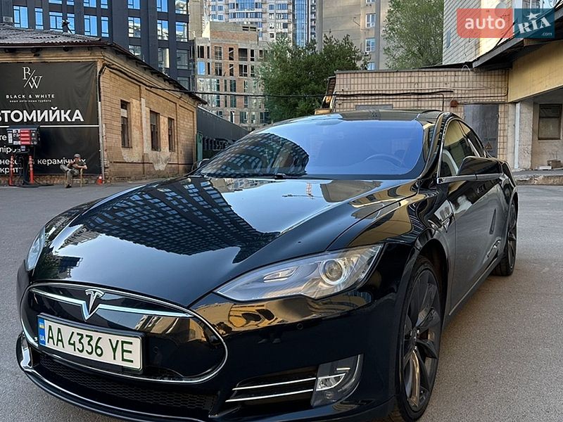 Лифтбек Tesla Model S 2014 в Киеве