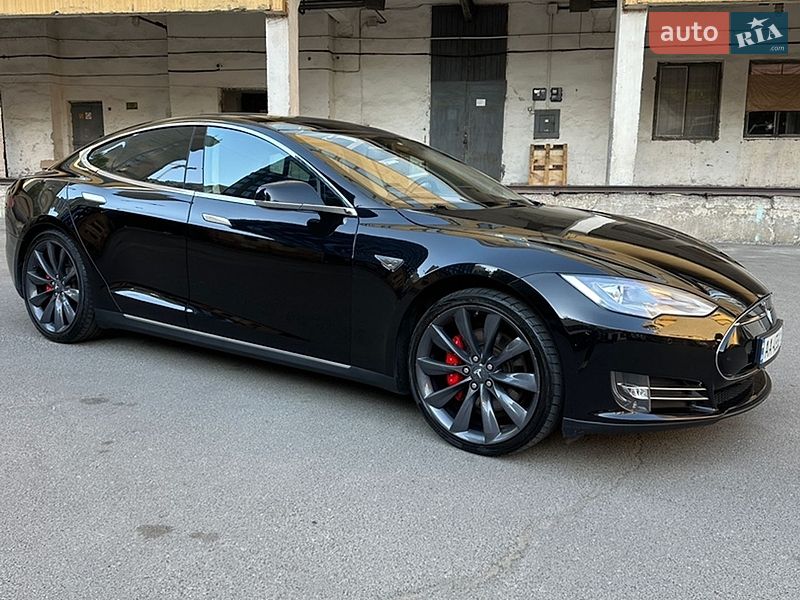 Лифтбек Tesla Model S 2014 в Киеве