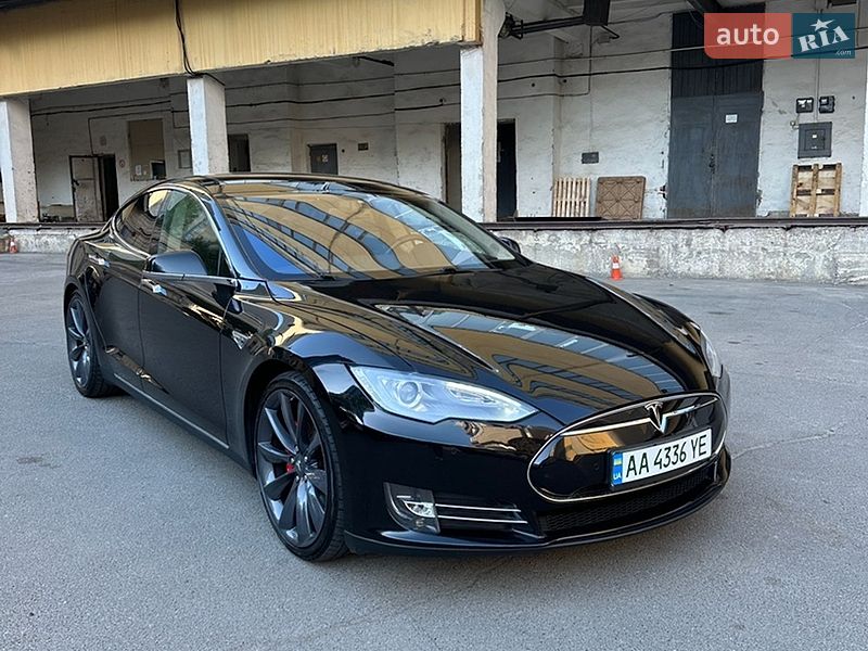 Лифтбек Tesla Model S 2014 в Киеве