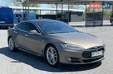 Лифтбек Tesla Model S 2015 в Каменец-Подольском