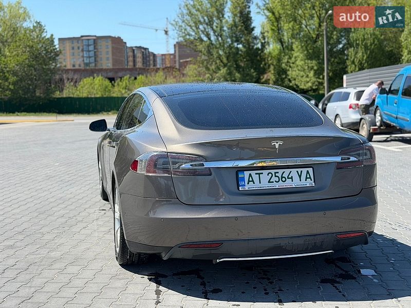 Лифтбек Tesla Model S 2015 в Каменец-Подольском
