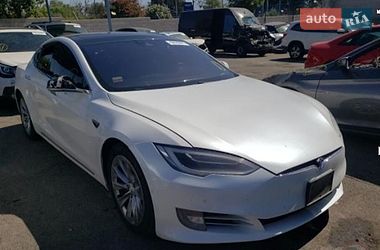Лифтбек Tesla Model S 2016 в Черновцах