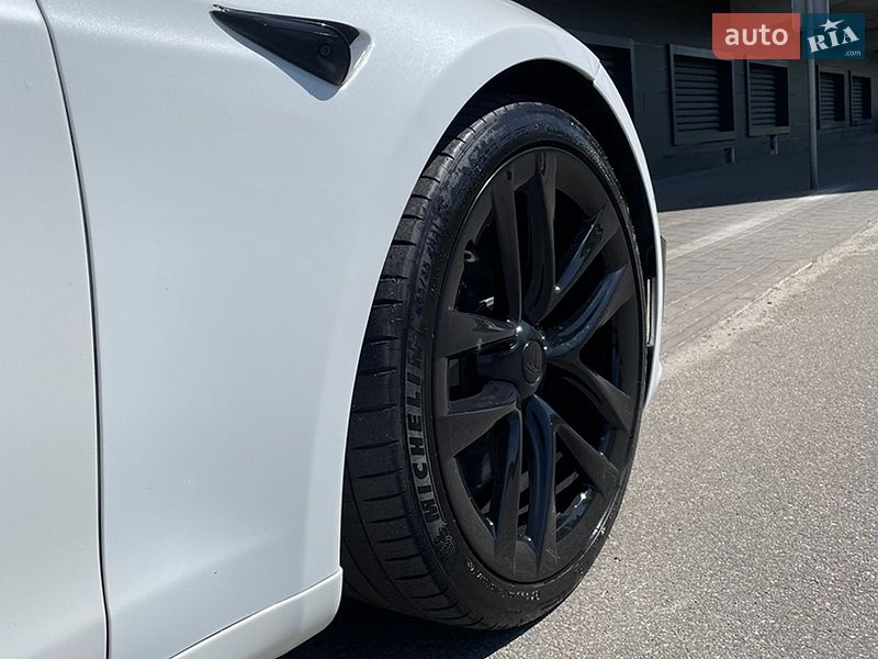 Лифтбек Tesla Model S 2021 в Киеве