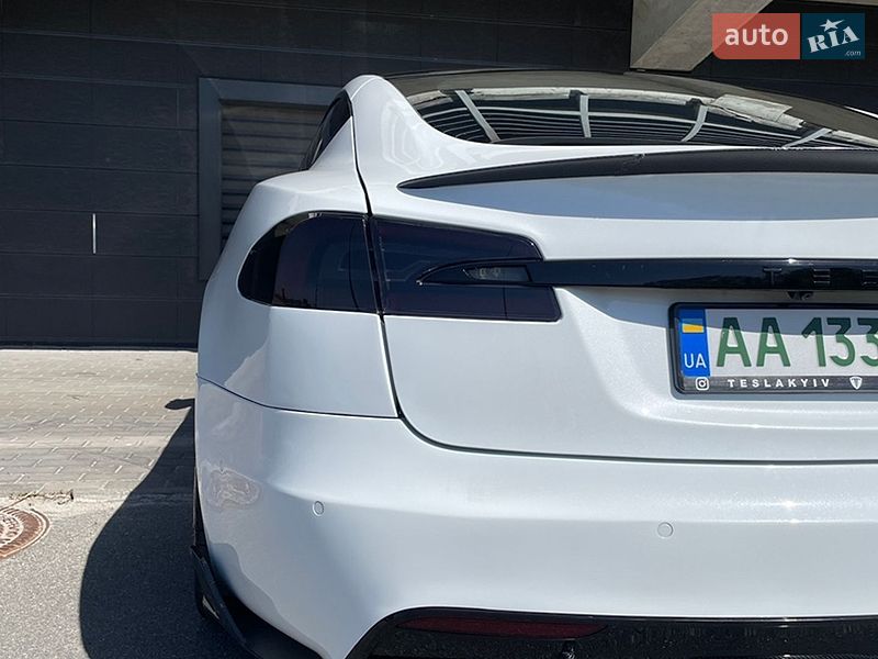 Лифтбек Tesla Model S 2021 в Киеве