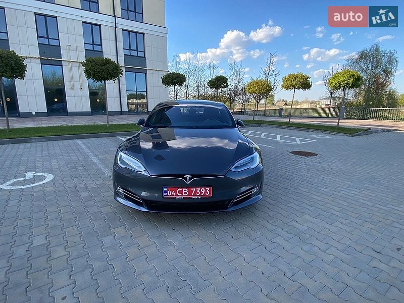 Лифтбек Tesla Model S 2017 в Киеве