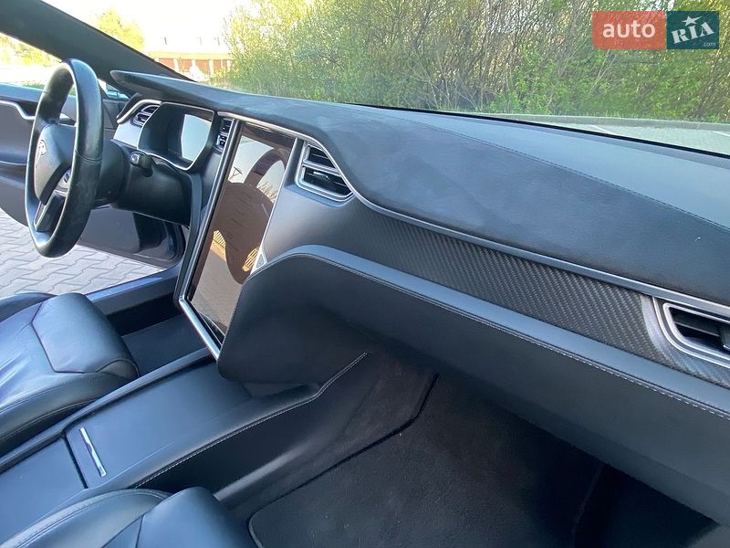 Лифтбек Tesla Model S 2017 в Киеве