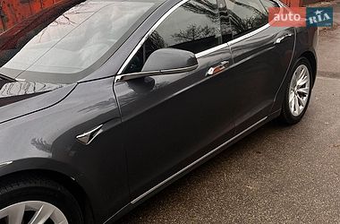 Лифтбек Tesla Model S 2017 в Киеве