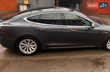 Лифтбек Tesla Model S 2017 в Киеве
