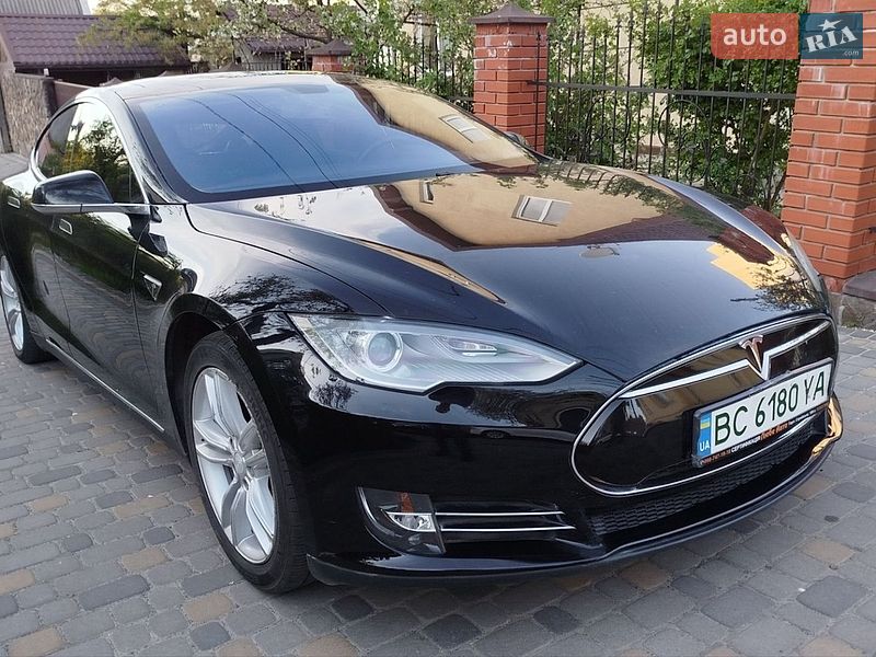 Лифтбек Tesla Model S 2013 в Львове