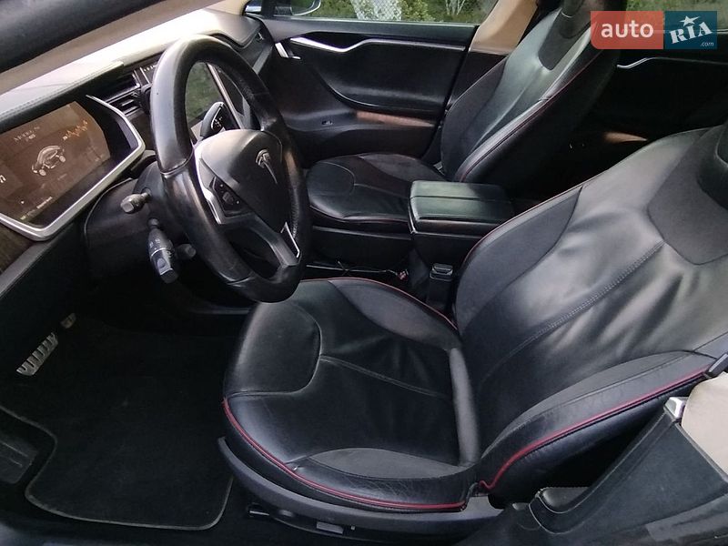 Лифтбек Tesla Model S 2013 в Львове