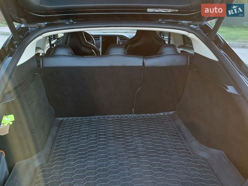 Лифтбек Tesla Model S 2013 в Киеве