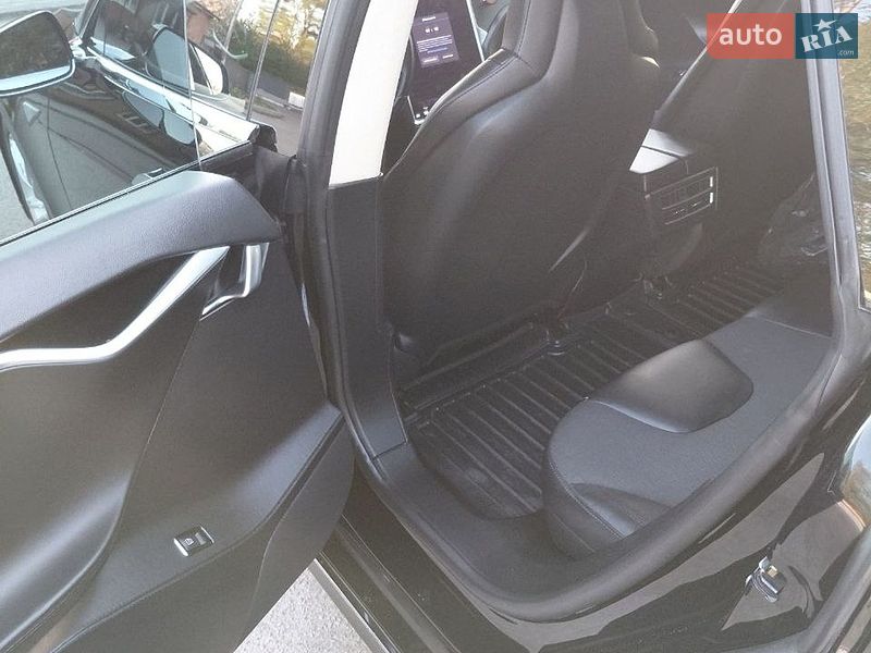 Лифтбек Tesla Model S 2013 в Киеве