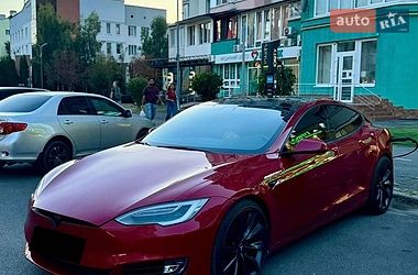Лифтбек Tesla Model S 2017 в Сходнице