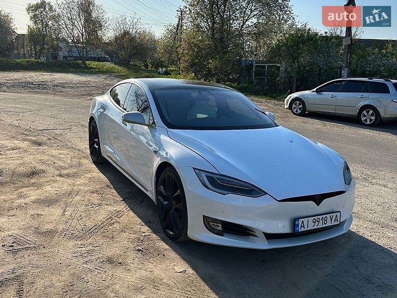 Лифтбек Tesla Model S 2018 в Василькове