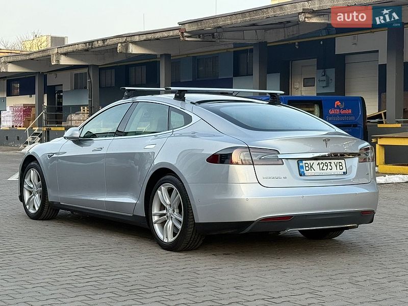 Лифтбек Tesla Model S 2014 в Ровно