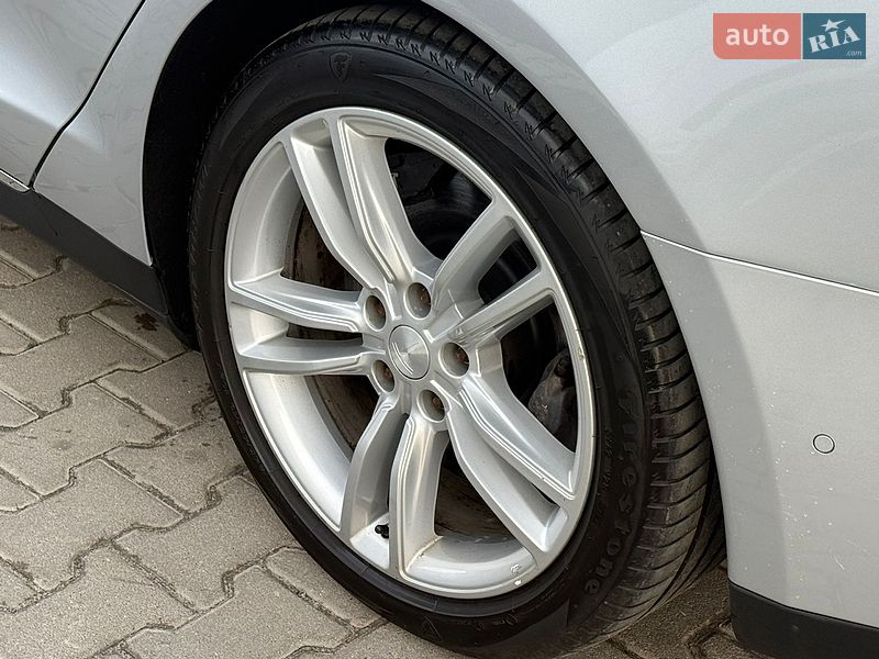 Лифтбек Tesla Model S 2014 в Ровно
