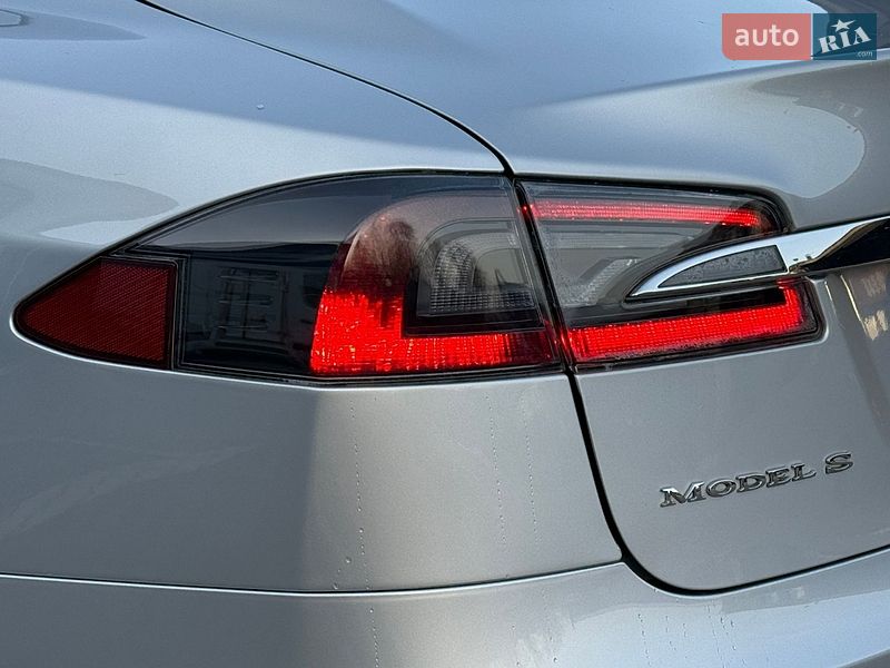 Лифтбек Tesla Model S 2014 в Ровно