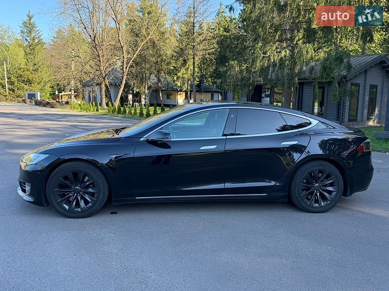 Лифтбек Tesla Model S 2018 в Клевани