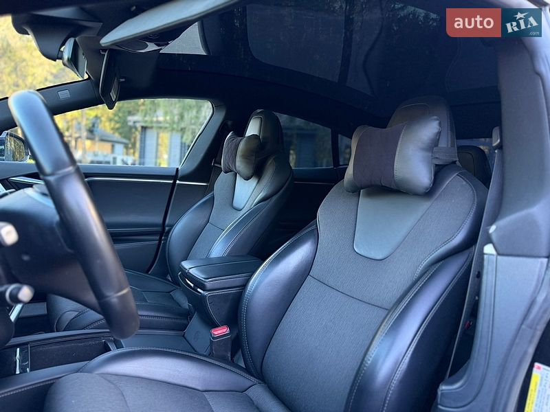 Лифтбек Tesla Model S 2018 в Клевани