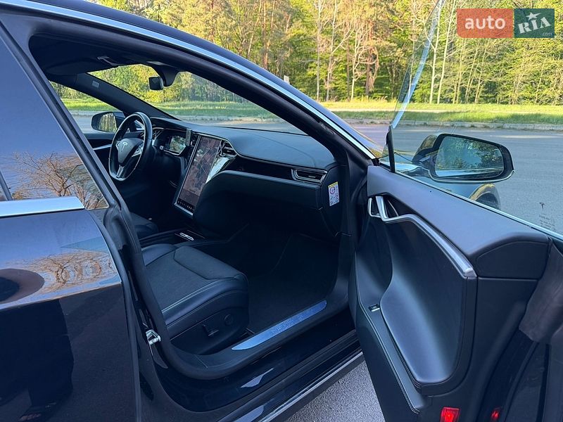 Лифтбек Tesla Model S 2018 в Клевани