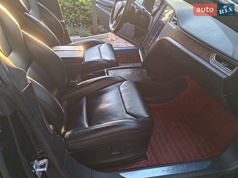 Лифтбек Tesla Model S 2017 в Киеве