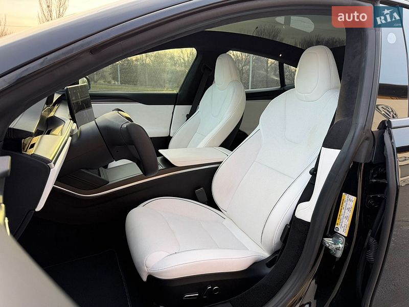 Лифтбек Tesla Model S 2024 в Тернополе