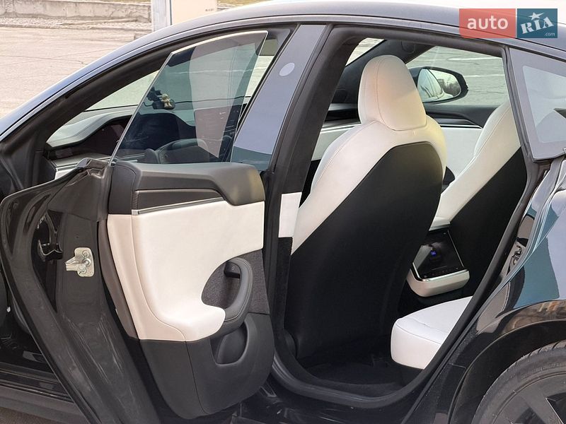 Лифтбек Tesla Model S 2024 в Тернополе