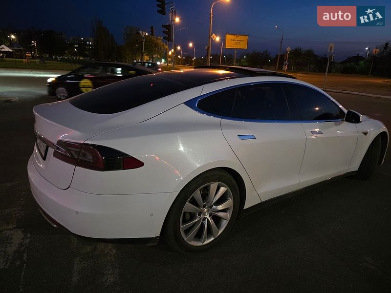 Лифтбек Tesla Model S 2016 в Харькове