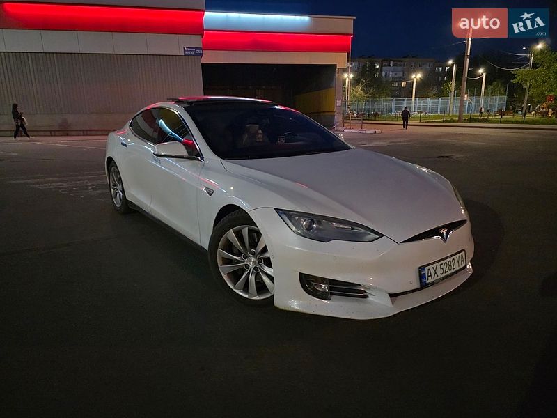 Лифтбек Tesla Model S 2016 в Харькове