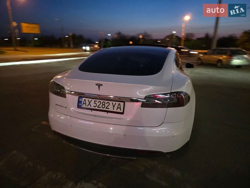 Лифтбек Tesla Model S 2016 в Харькове