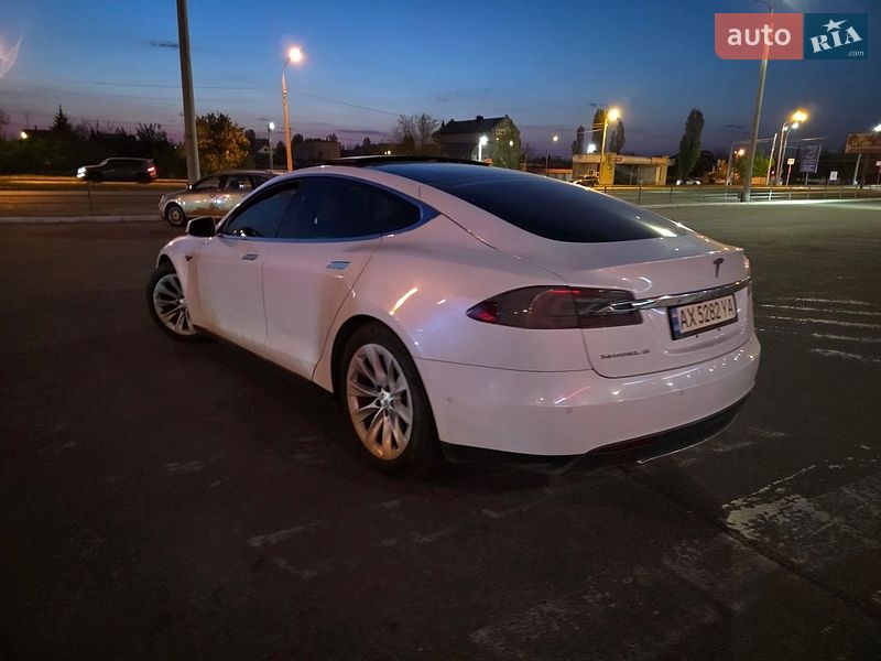 Лифтбек Tesla Model S 2016 в Харькове