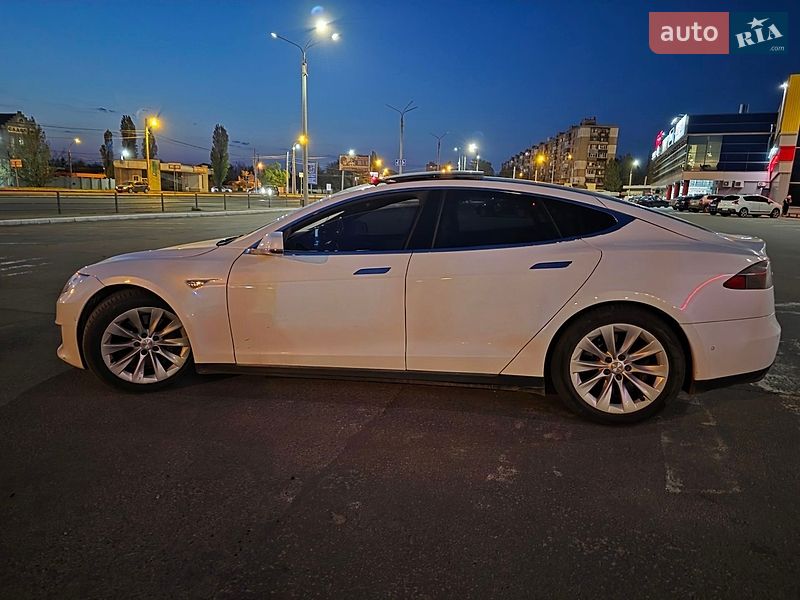 Лифтбек Tesla Model S 2016 в Харькове