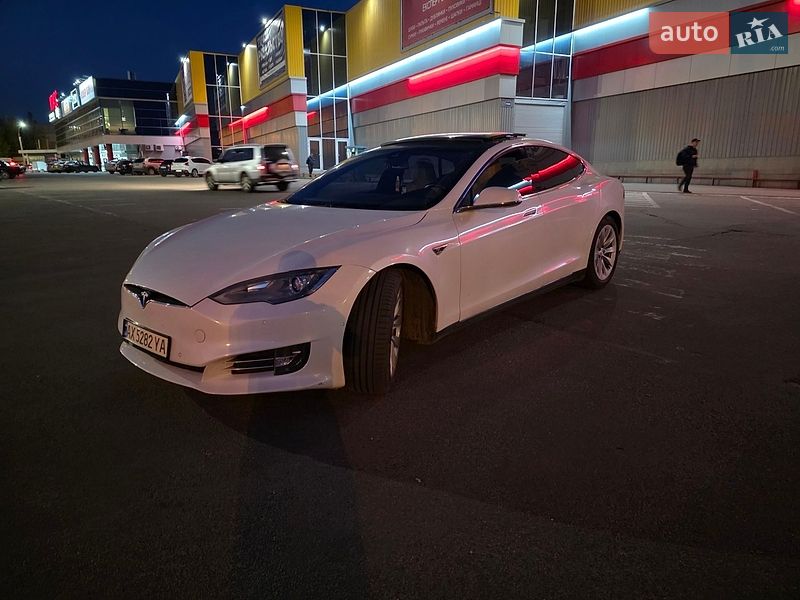 Лифтбек Tesla Model S 2016 в Харькове