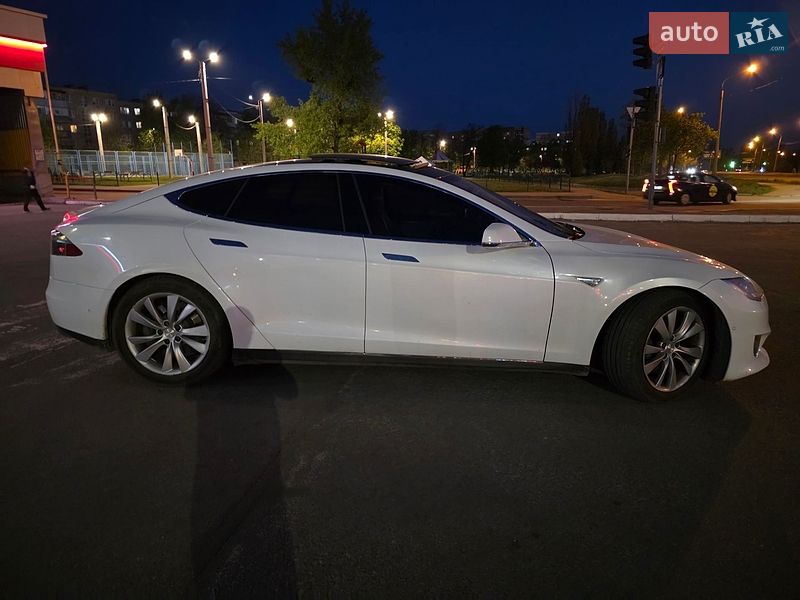 Лифтбек Tesla Model S 2016 в Харькове