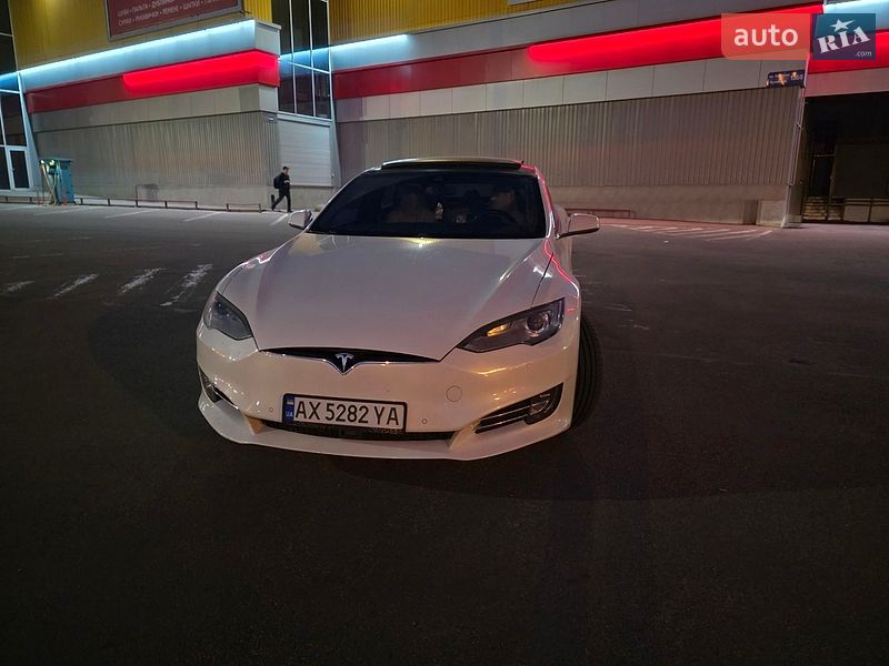 Лифтбек Tesla Model S 2016 в Харькове