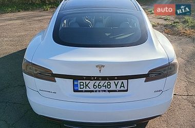 Ліфтбек Tesla Model S 2013 в Сарнах