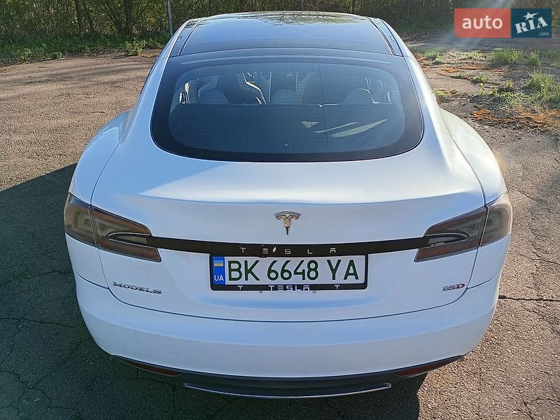 Ліфтбек Tesla Model S 2013 в Сарнах