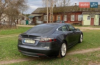 Лифтбек Tesla Model S 2015 в Чернигове